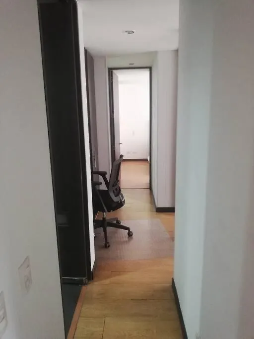 Residencia Aeropuerto Bogotá: Habitación Privada con Zonas Comunes